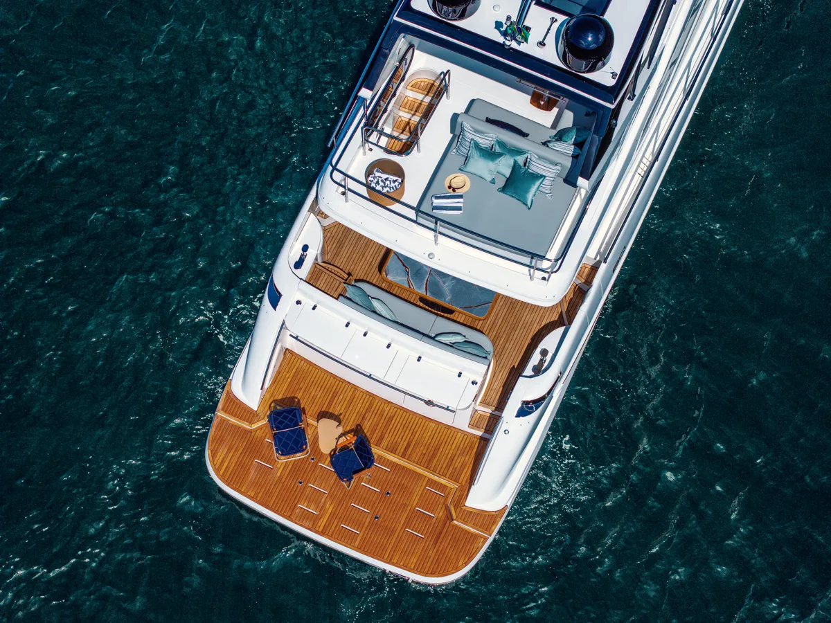 Intermarine 60 — Exterior