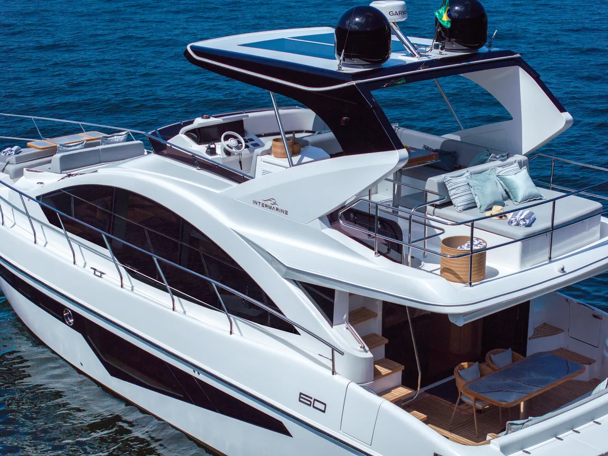 Intermarine 60 — Exterior