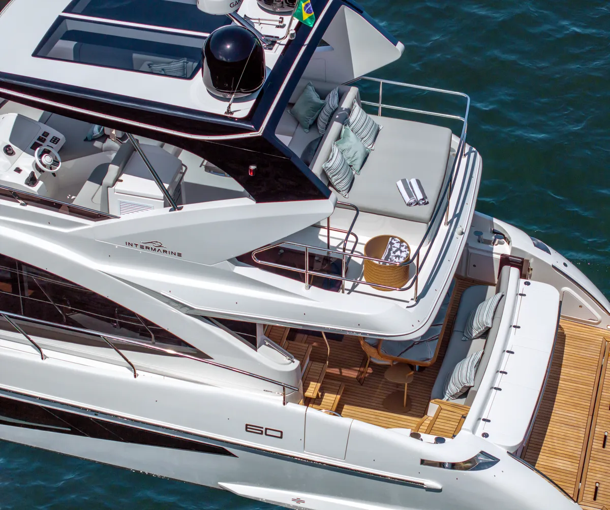 Intermarine 60 — Exterior