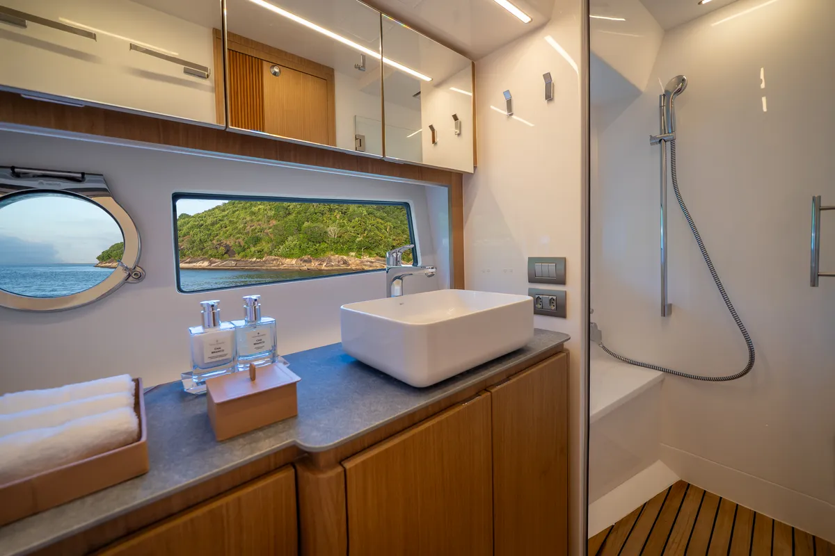 Intermarine 60 — Suítes