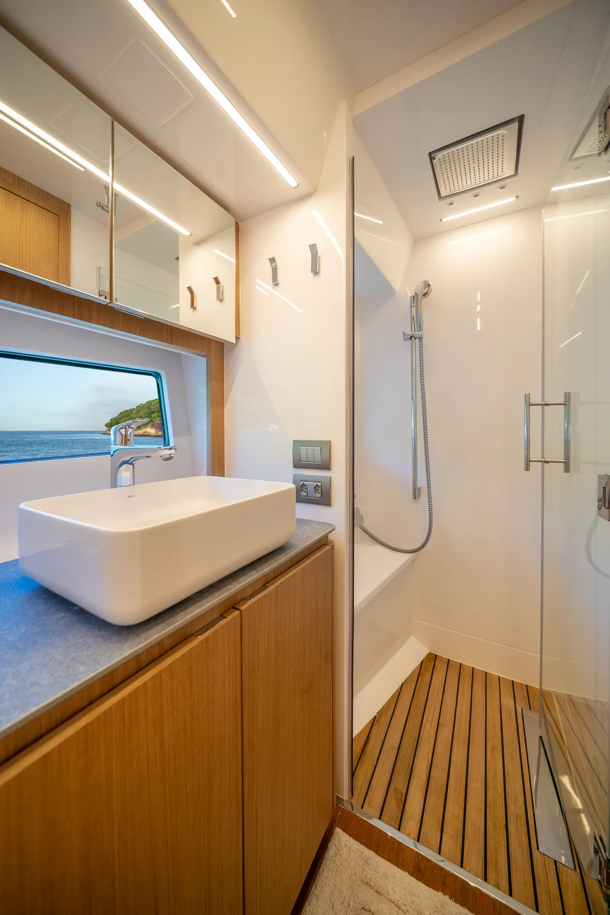 Intermarine 60 — Suítes