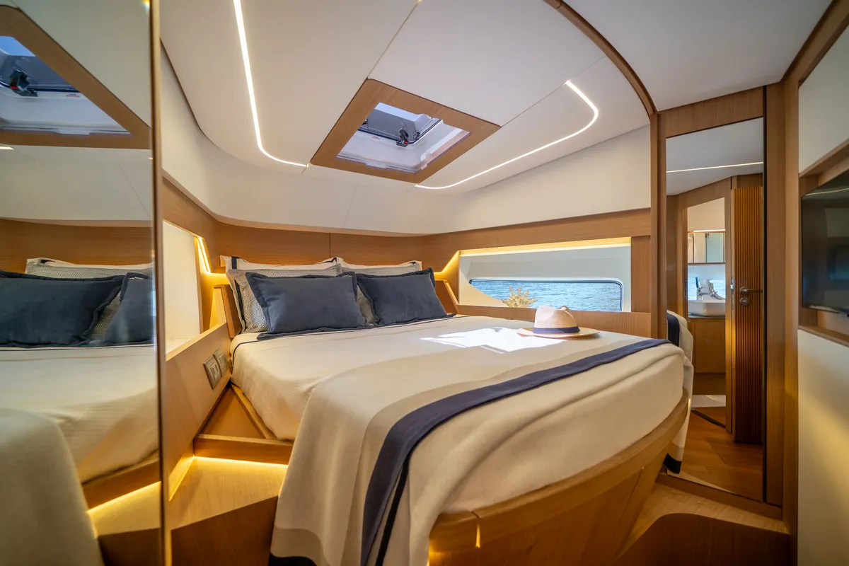 Intermarine 60 — Suítes