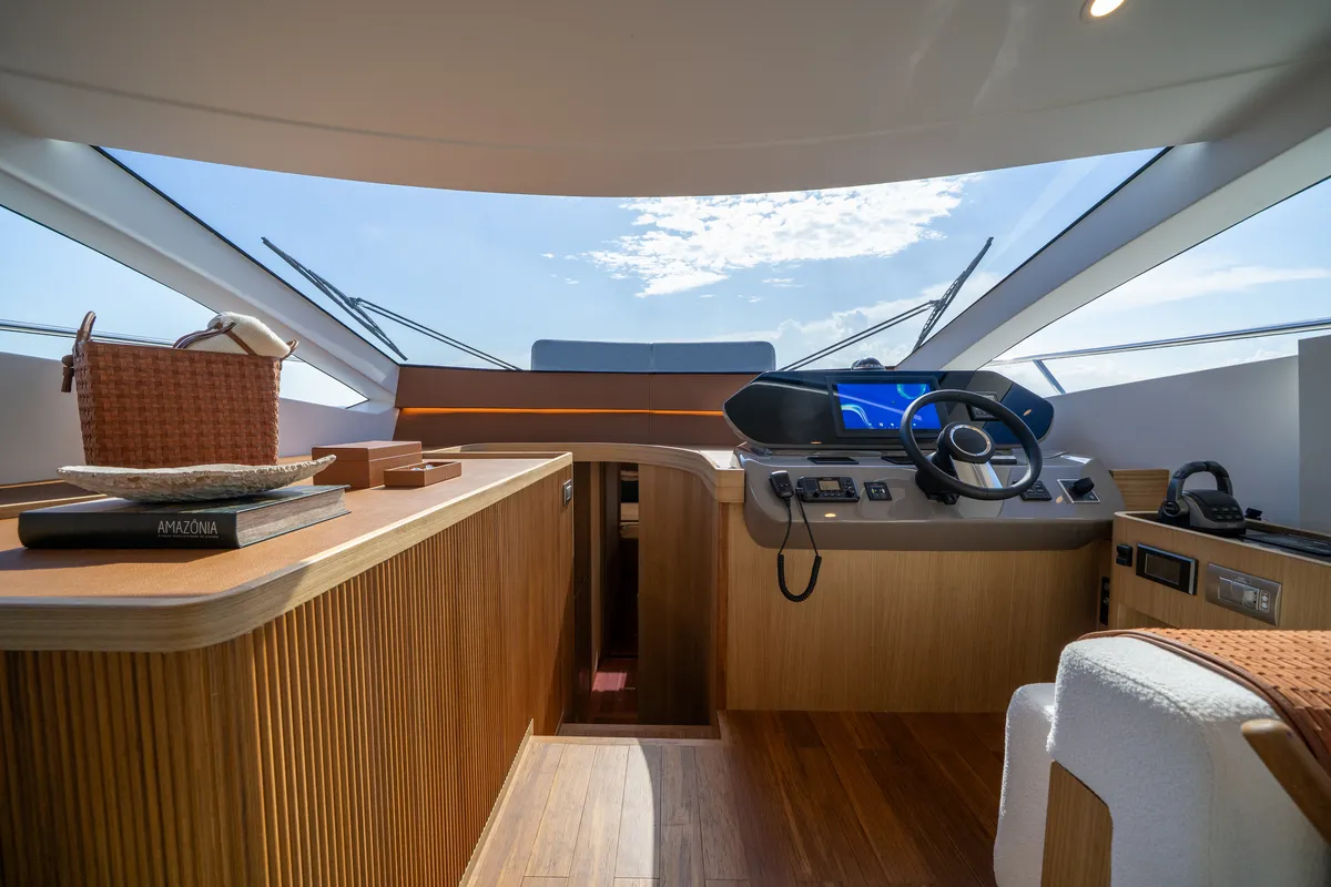 Intermarine 60 — Salão