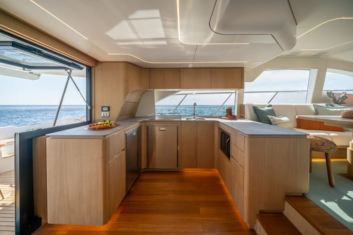 Intermarine 60 — Salão