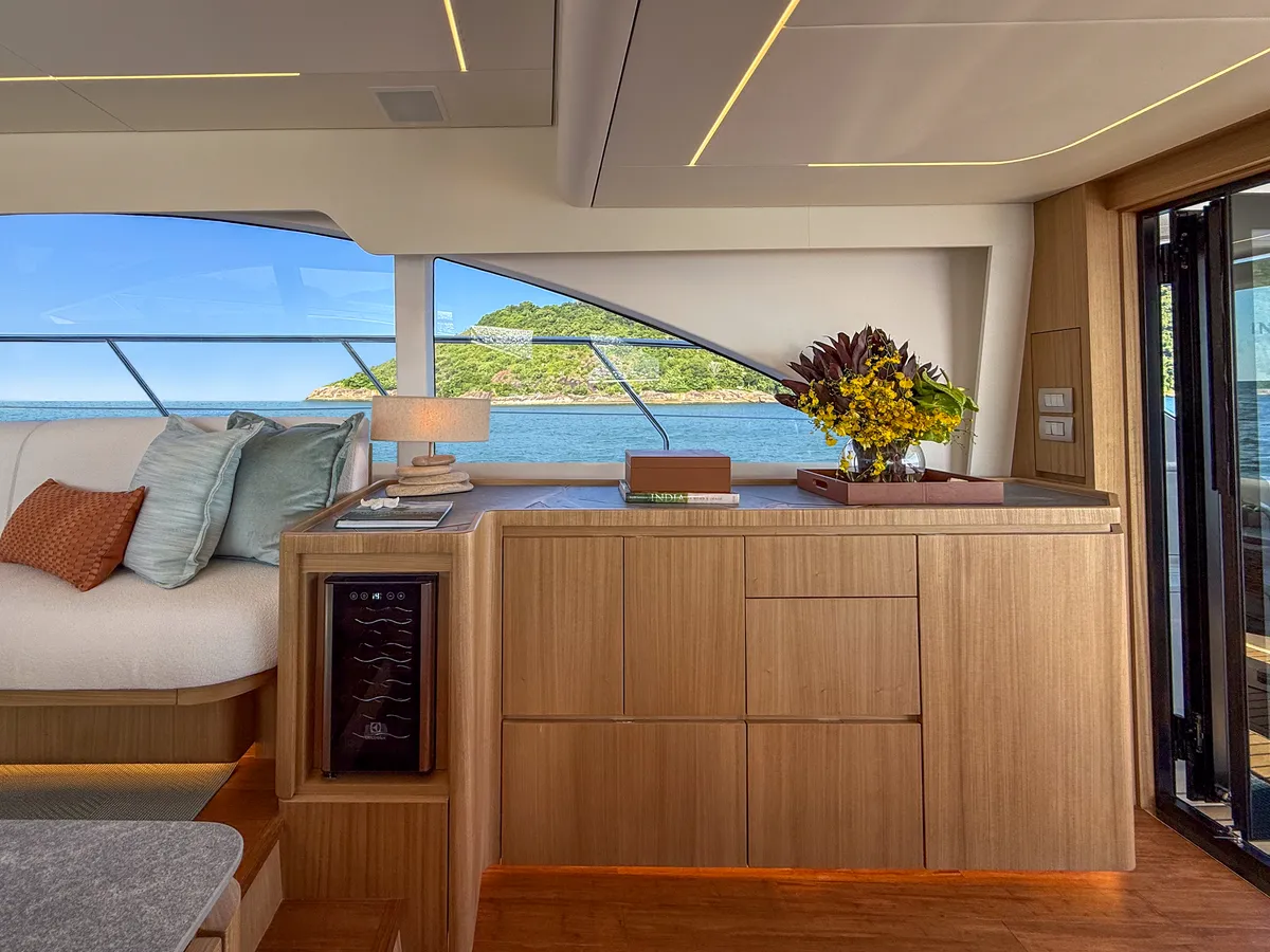Intermarine 60 — Salão