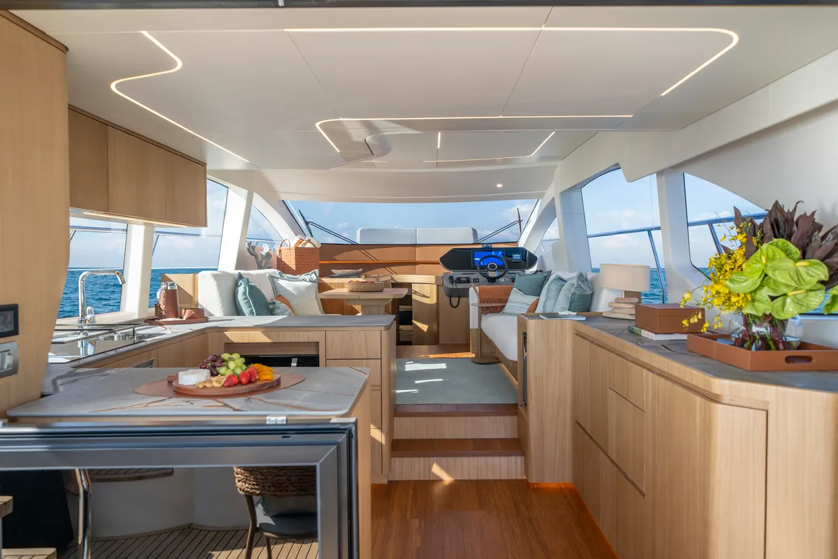 Intermarine 60 — Salão