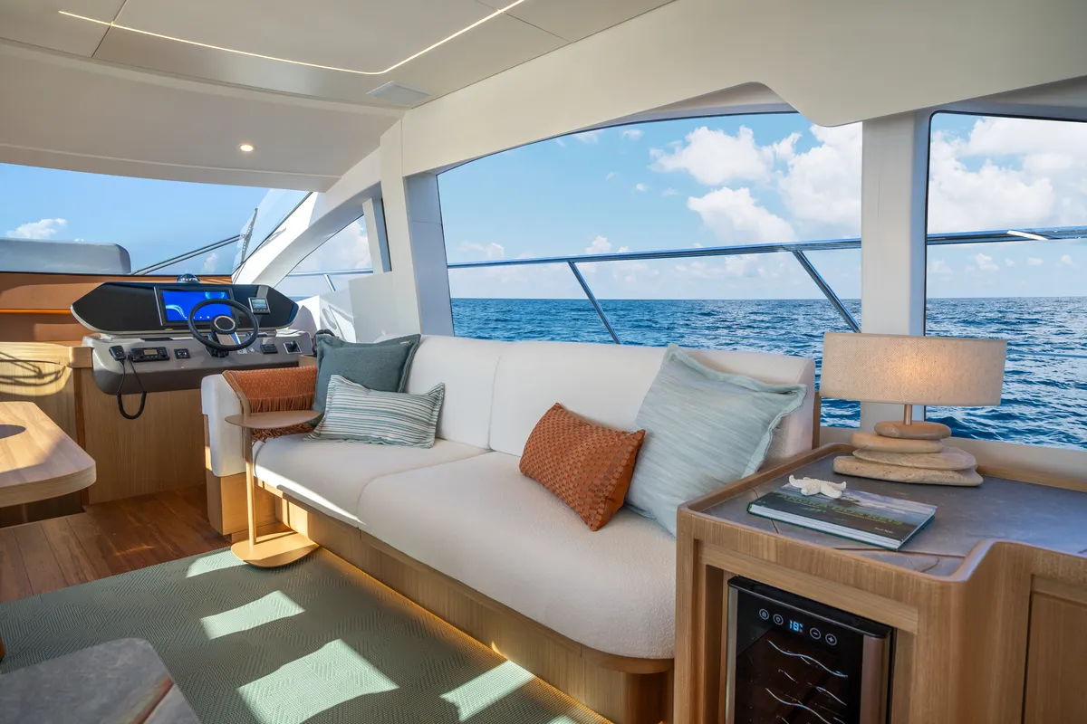 Intermarine 60 — Salão