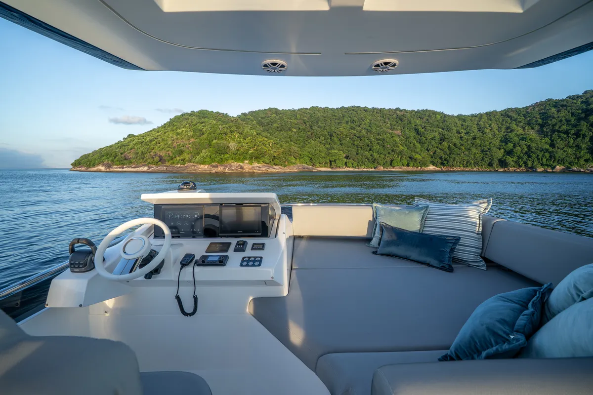 Intermarine 60 — Flybridge